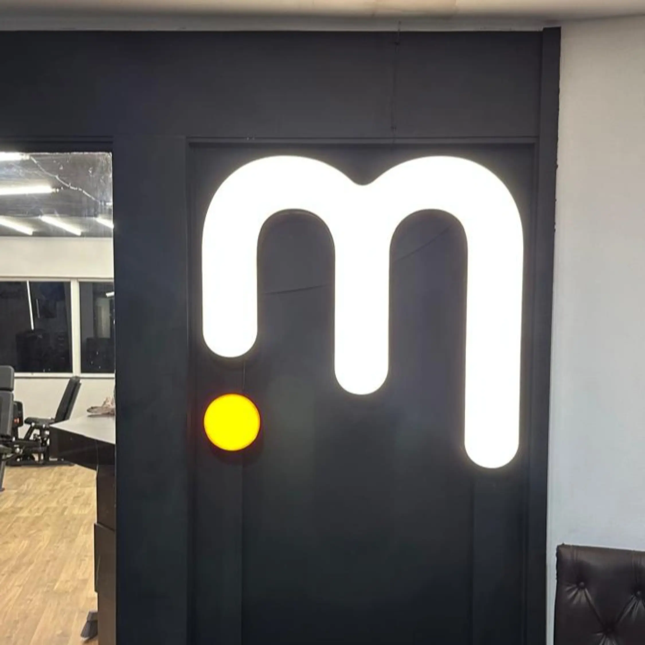 Letra caixa iluminada da marca Move